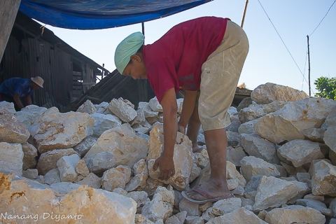 para perempuan perkasa, mengerjakan pekerjaan yang umumnya dikerjakan lelaki
