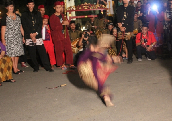 Aksi Nuh Putra Damar Alam pesilat cilik dari Peguruan Tapak Suci.