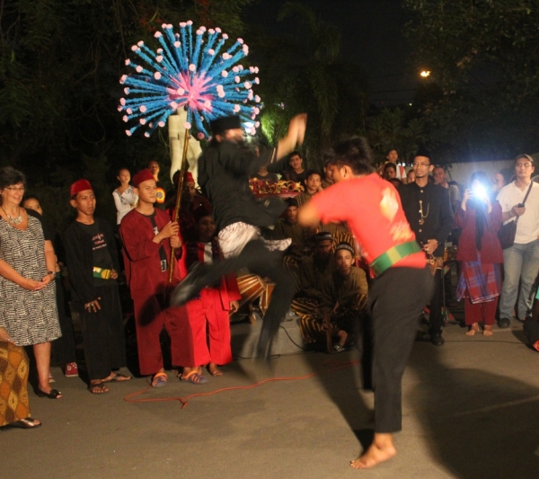 Acara dibuka dengan palang pintu oleh Sanggar Terazam dan Sanggar Silibet.