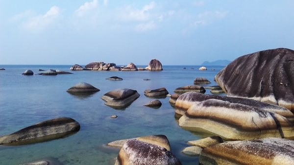 Alif Stone Park, Pantai dengan Taman Batuan yang Menakjubkan