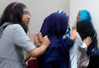 Pijat Dulu Biar Tak Pegal Sebelum Mendengar Paparan Bang Nurul