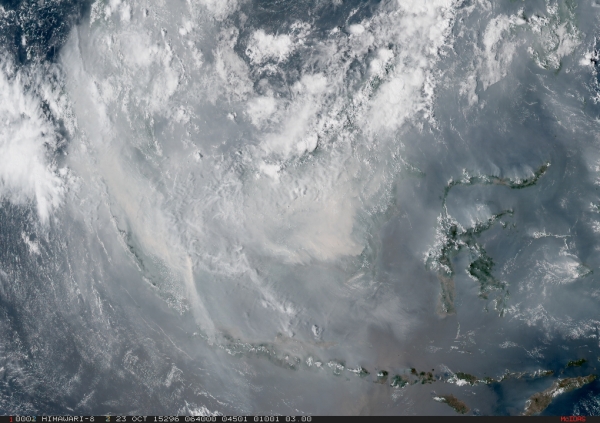 Citra True Color HIMAWARI-8, 23 Oktober 2015, 13:40 WIB (Sumber : NOAA)