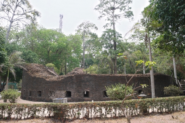 Tampak bagian luar Benteng Martello di Pulau Bidadari
