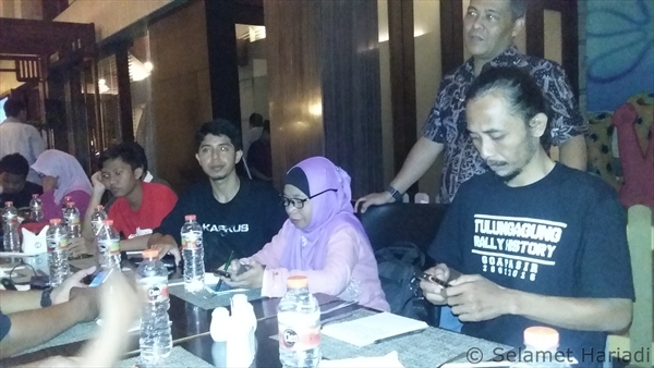 Obrolan bersama Warga lain dan Kabid Humas Polda Jatim Bpk. Argo (dok.pribadi)