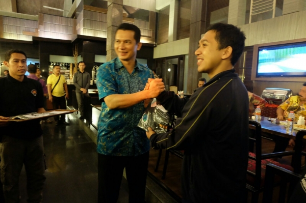 Hadiah Netizen Jawa Timur diserahkan oleh Kapolres Trenggalek (dok.pribadi)