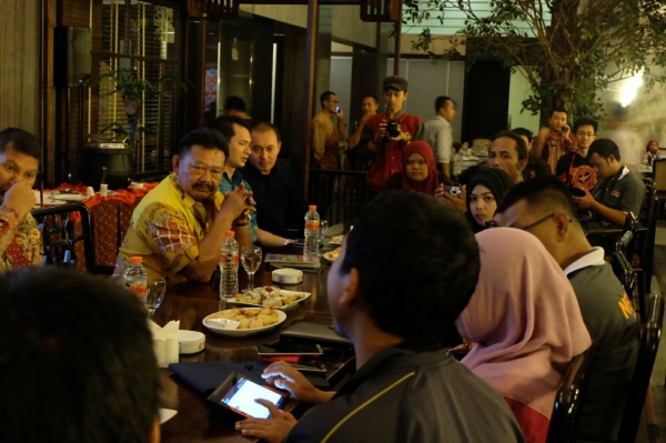 Kapolda Jatim memperhatikan Warga menyampaikan Aspirasi (dok.pribadi)