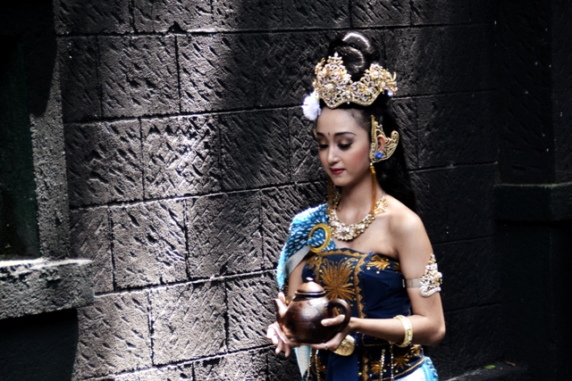 Hasil gambar untuk wanita Suku Tengger
