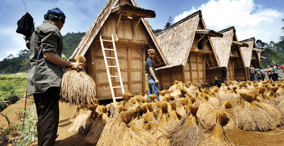 Tradisi menabung bahan pokok di lumbung padi (Foto : lps.go.id)