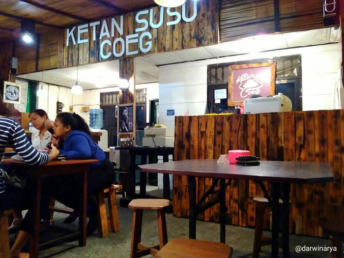 Ketan Susu Coeg, Jalan Tukad Pakerisan no 116A, Panjer, Denpasar.