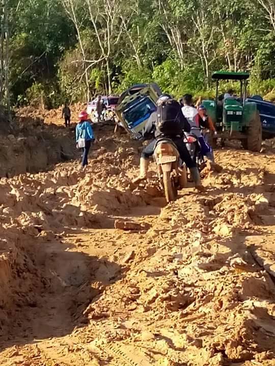 Akses jalan Darat Kecamatan Ketungau, Sintang Kalimantan Barat (Foto by Kartiyus Agis BPP Sintang)