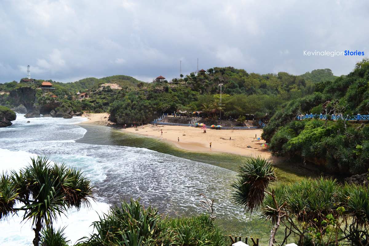 Salah satu deretan pantai yang ada di Kabupaten Gunungkidul dan berhasil menjadi destinasi wisata favorit | Dok. Kevinalegion