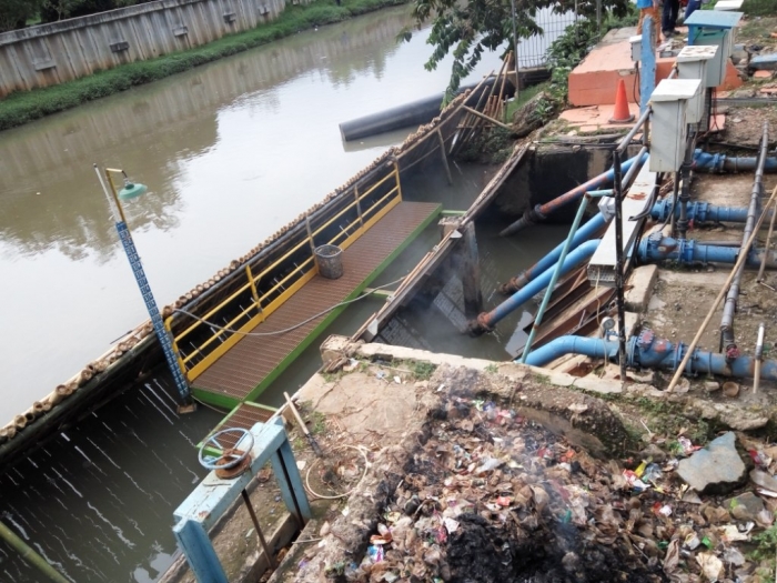 Untuk mencegah intrusi, PALYJA memasang alat pendeteksi air laut di pada pintu air (intake) yang dinamakan Total Dissolve Solid (TDS) Online Analyzer (dokpri)