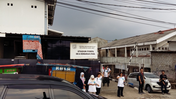 Kompasianer juga melakukan blusukan ke Stasiun Pompa, tempat pengambilan air baku IPA Taman Kota. Foto: Arum Sato