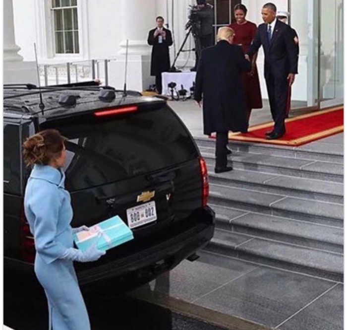 Trump meninggalkan Melania dibelakang (https://twitter.com/mob_ms1)