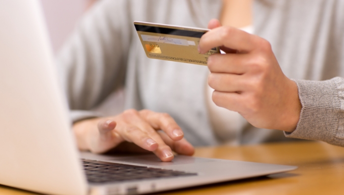 perdagangan secara online akan terus bertumbuh seiring ratanya persebaran akses internet/ http://www.rnib.org.uk