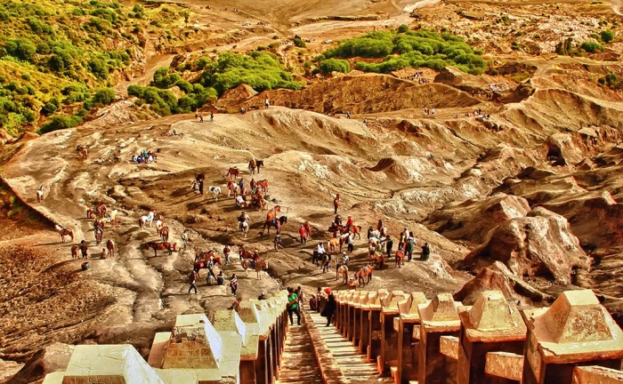 koleksi pribadi : menatap tangga menuju puncak Bromo
