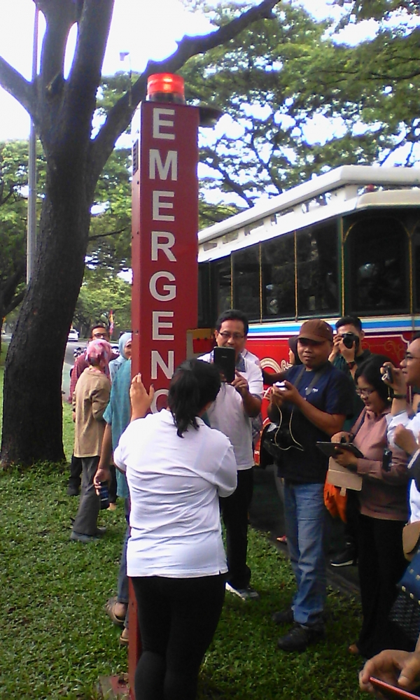 Simulasi menggunakan panic button - Foto: DokPri