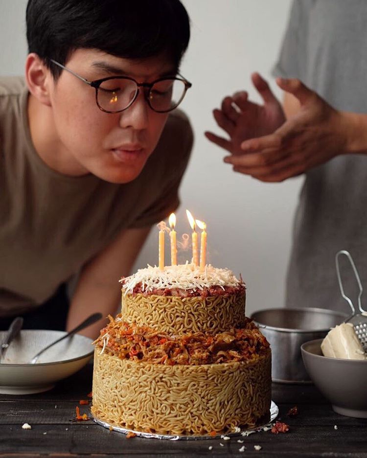 Kue berbahan dasar mie yang menjadi viral minggu ini (Sumber: Instagram).