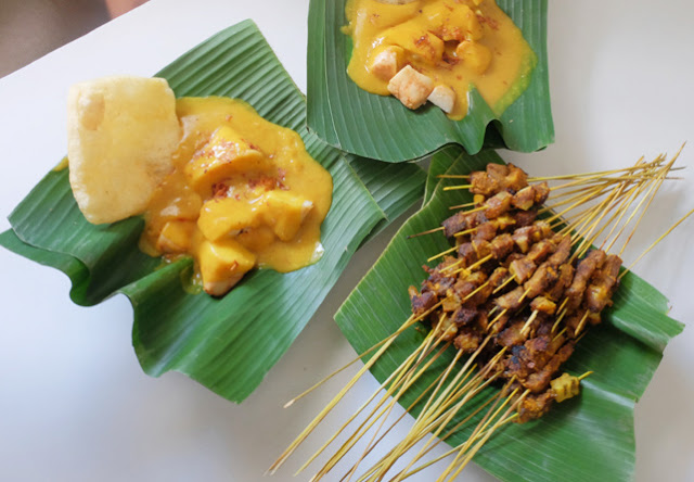 Siapa tak tergoda Sate Padang? (sumber foto: aryanatarazqi.com)