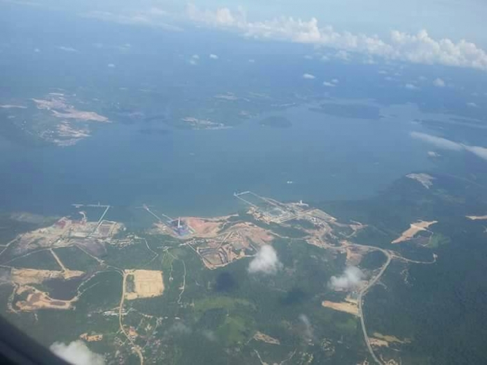 Foto udara dari Teluk Balikpapan. Sumber : Forum Peduli Teluk Balikpapan.