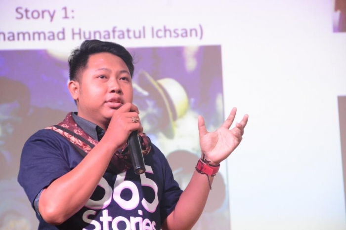 Sigit saat mempresentasikan videonya pada acara 365 Stories Digital Storytelling Network di Atamerica pada 16 Maret 2017 (foto dokumentasi Atamerica)