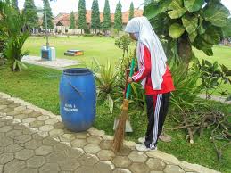 8. Ilustrasi Menjaga Lingkungan Sekitar I aryaldora.blogspot.com