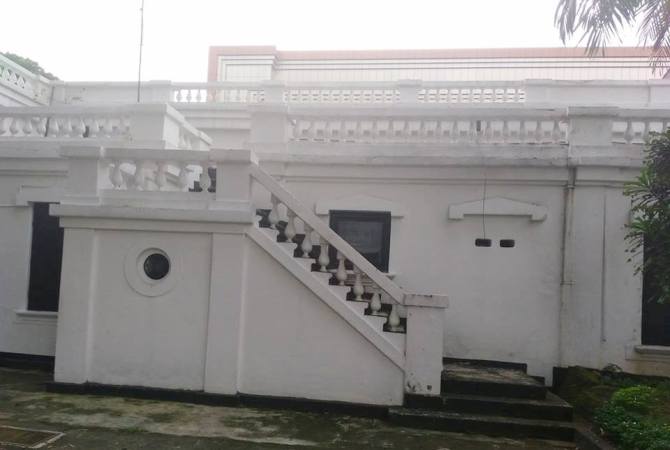 Tangga menuju balkon (foto: dok pri)