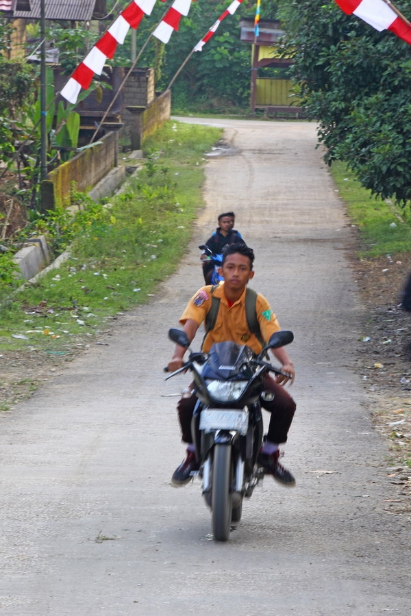 Anak yang masih dibawah umur mengendari kendaraan dengan cc besar (Dokumentasi Pribadi).