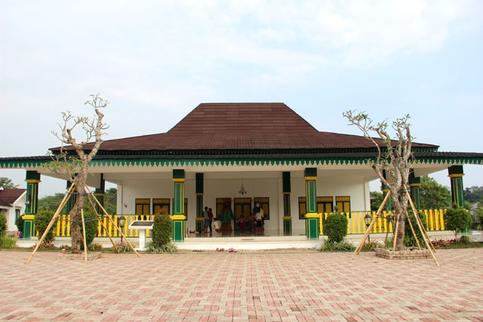 Rumah Blandongan yang ukurannya besar di Tandon Ciater. (Foto: Gapey Sandy)