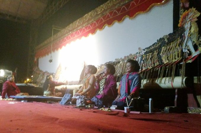 Suara merdu tiga sinden tak mampu menarik penonton (foto: dok pri)