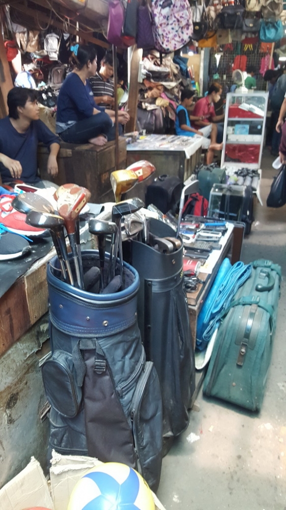 bahkan stick golf bisa anda jumpai disini (dokpri)