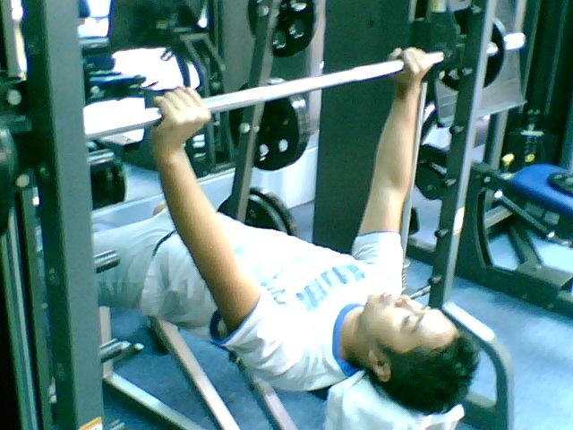 Bench press (Dokumentasi Pribadi)