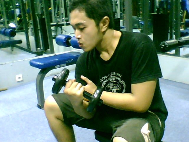 Bicep curl (Dokumentasi Pribadi)