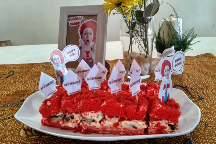 Mamahke Red Velvet terlaris di hari peluncuran MAMAHKE (@angtekkhun)