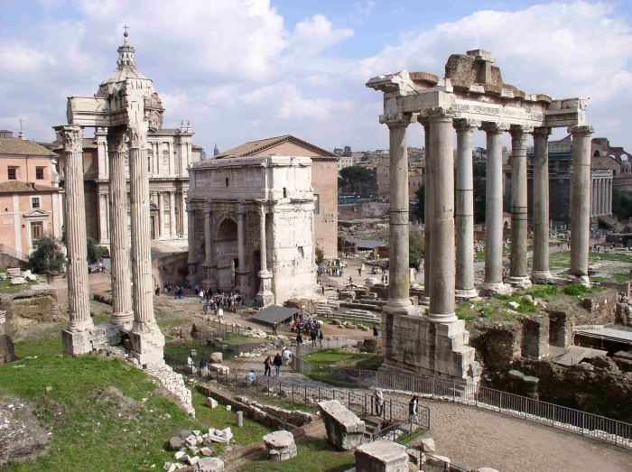 Reruntuhan bangunan The Roman Forum peninggalan Kaisar Agustus meninggalkan jejak-jejak kebesaran Romawi(Foto:archivetheromaforum)