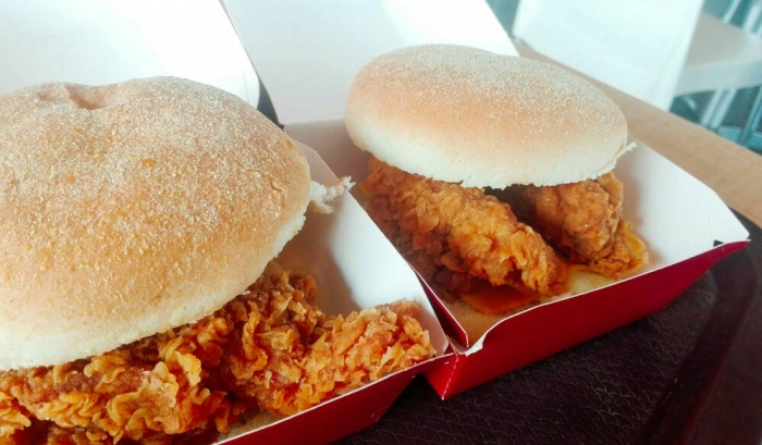 Sepasang Burger Siap Untuk Disantap (Sumber: Dokpri)