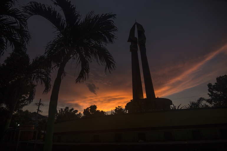 Monumen Trunojoyo Sampang Madura menjadi tempat favorit untuk sekedar menikmati sore