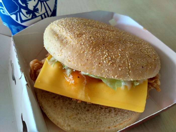 Tadaa... ini penampakan KFC Zuper Krunch (Image: @angtekkhun)