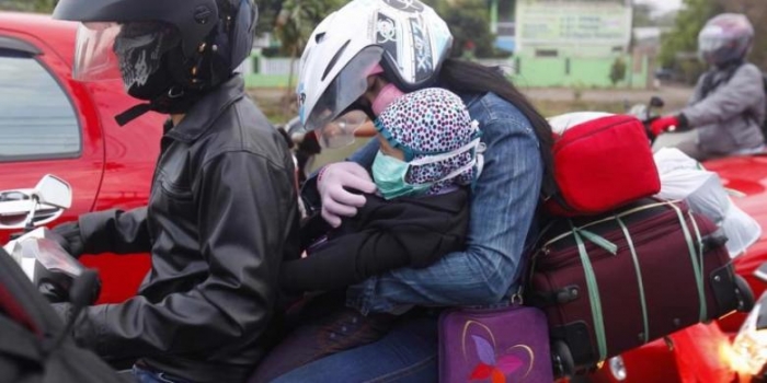 Pemudik Sepeda Motor Membawa Barang Yang Cukup Banyak | sumber gambar: kompas.com