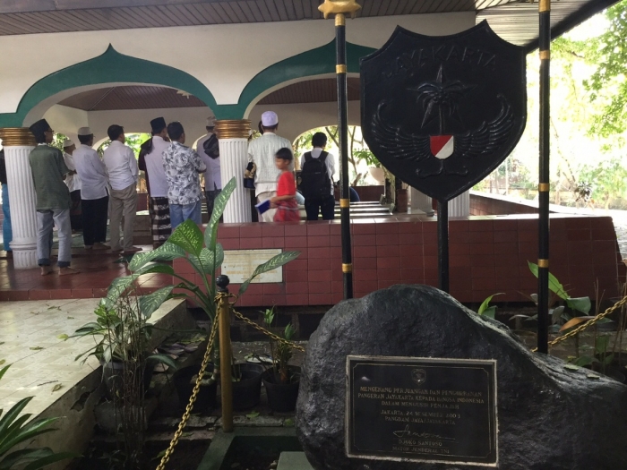 Suasana ziarah setelah usai shalat Jumat (Dokpri)