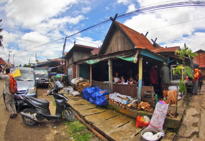 Warung makan Ujung Murung milik Hj.Aisyiah yang selalu ramai dikunjungi pelanggan (dok.pri).