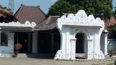 Bangunan Utama Keraton Kasepuhan yang telah berusia ratusan tahun (dok : Novaly Rushan)