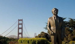 Monumen Joseph Strauss Di Dekat Jembatan Golden Gate