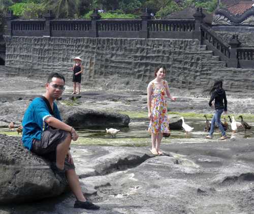 Deskripsi : Mengeksplorasi Tanah Lot yang merupakan destinasi utama para wisatawan ke Bali I Sumber Foto : Andri M