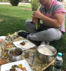 Diajak Hossein piknik di Taman Dekat Rumahnya di Isfahan