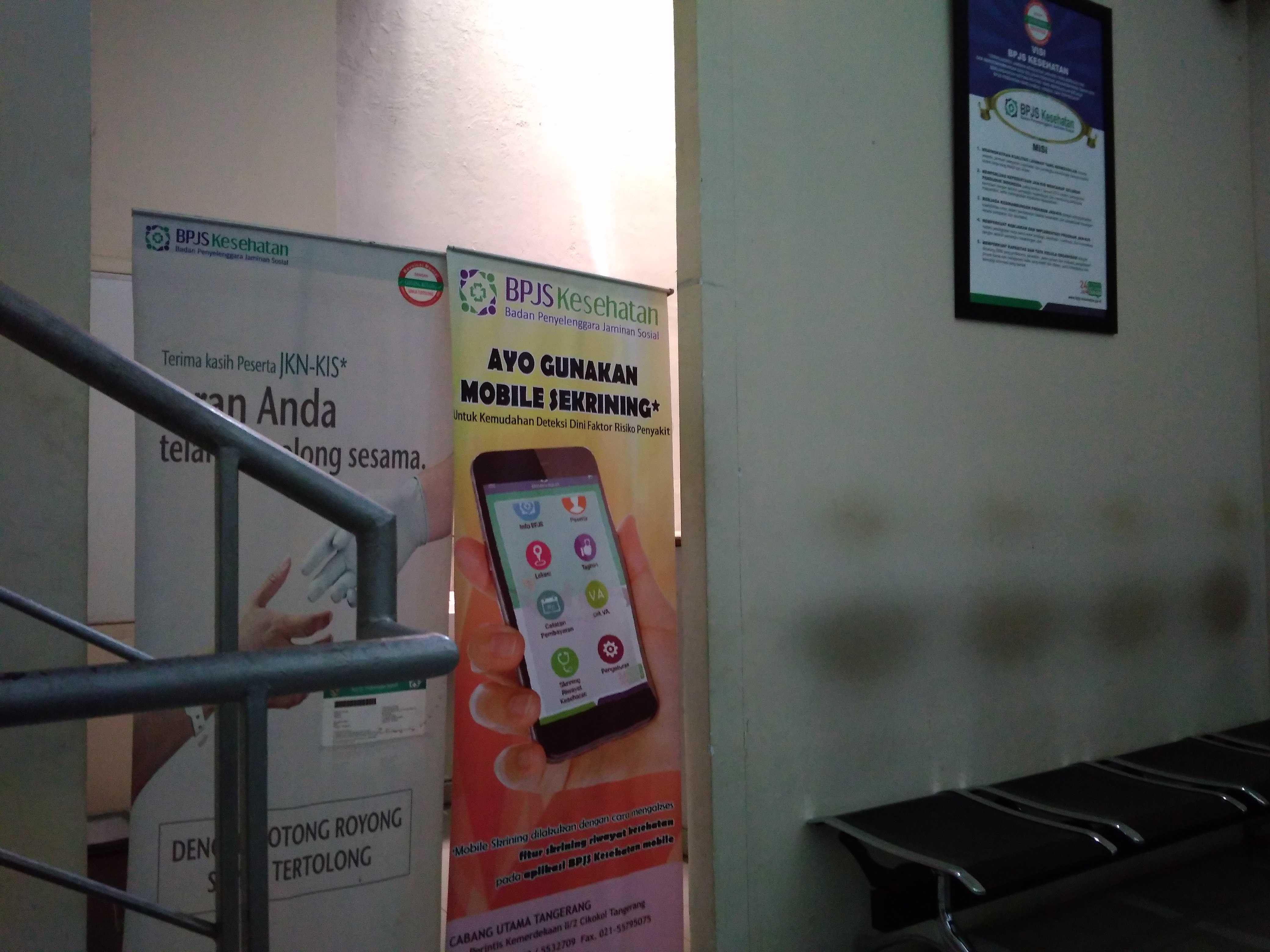 Deretan "pengantri" duduk menunggu panggilan | Foto: Rifki Feriandi