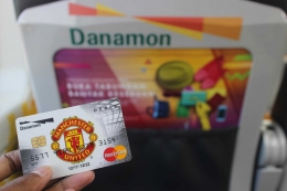 Punya rekening dan fitur mobile banking Danamon makin memudahkan beraktivitas. Foto: Didik Purwanto