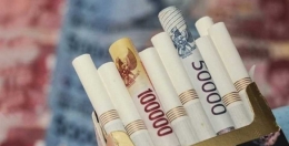 Meski harganya semakin mahal, rokok tetap saja diminati. Menurut kementrian kesehatan 1/3 penduduk Indonesia adalah perokok (Sumber: fctuntukindonesia.org)