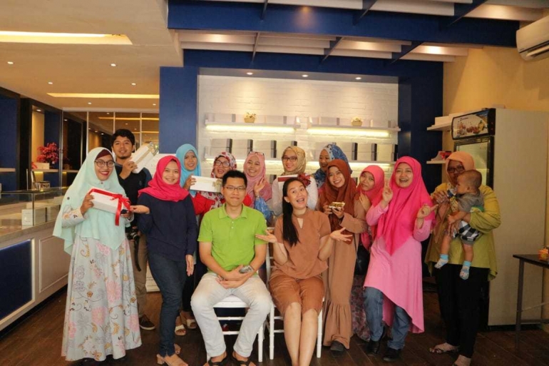 Keseruan Silaturahmi Bareng Blitz Community di spot kuliner Surabaya/ Dok.BlitzCommunity