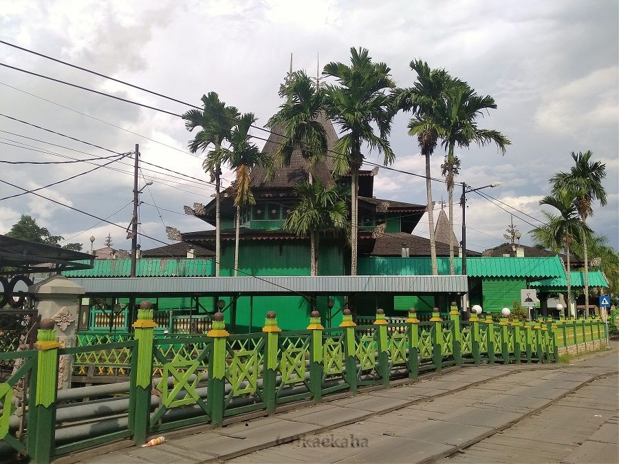 Jembatan Tua Kayu Ulin (Foto : @kaekaha)